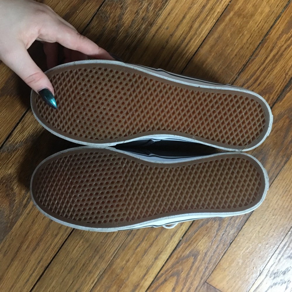 VANS NEVER WORN! NWOT - Picture 4 of 7